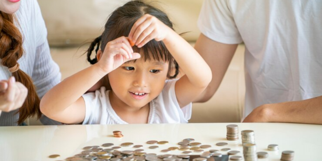 Kapan dan Bagaimana Mengajarkan Uang dengan Benar?