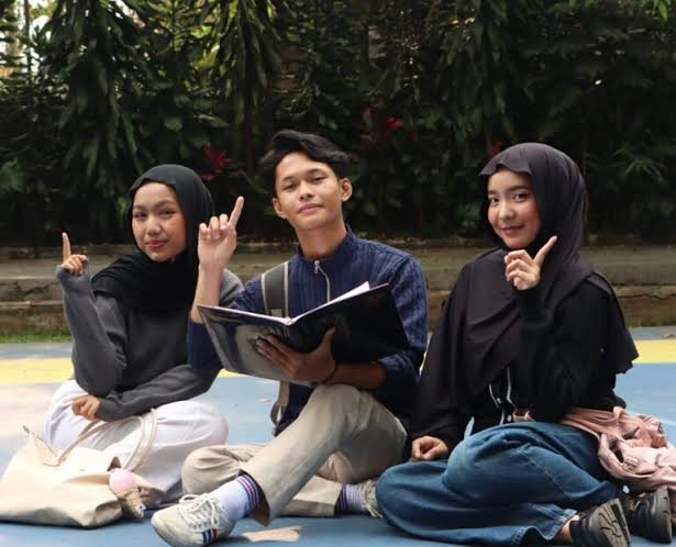 Menjadi Mahasiswa Karyawan: Tantangan dan Solusinya